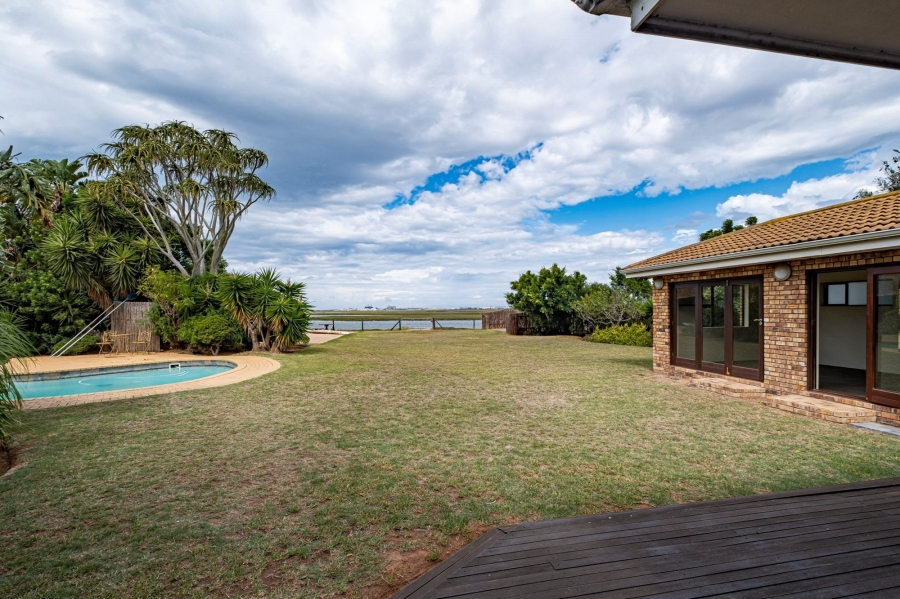To Let 4 Bedroom Property for Rent in Amsterdamhoek Eastern Cape